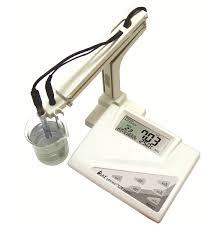 pH meter (instrumental error example)