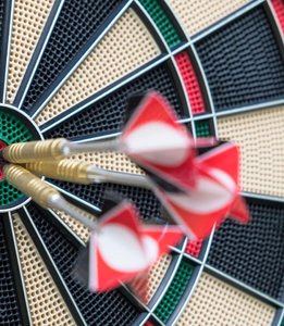 Clustered darts (precision)