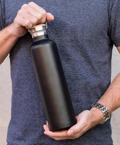 1000 mL water bottle for reference