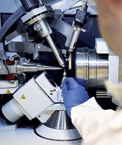 X-ray crystallography instrument