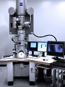 Transmission electron microscope