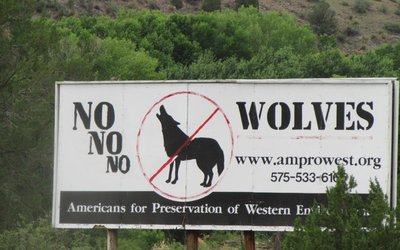 Sign protesting wolf reintroduction