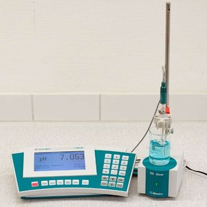 High precision pH meter