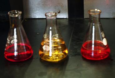 Color change of methyl red indicator
