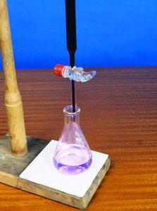 Potassium permanganate titration endpoint with purple color
