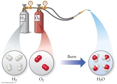Distillation apparatus separating salt water into pure water and salt