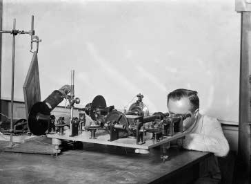 Early spectroscope used for spectroscopy