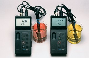 Comparison of strong and weak acids using pH meters and indicators