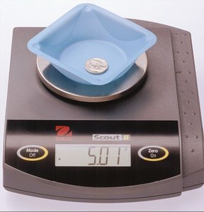 Electronic balance measuring mass in grams