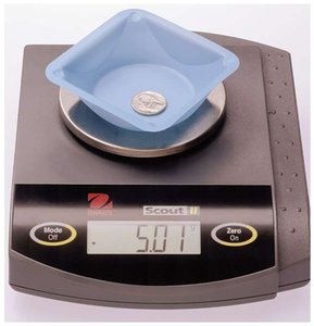 Electronic balance measuring mass