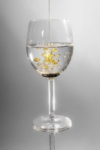 Nonpolar solute in water (oil in water)