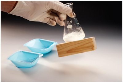 Endothermic reaction demonstration in a flask