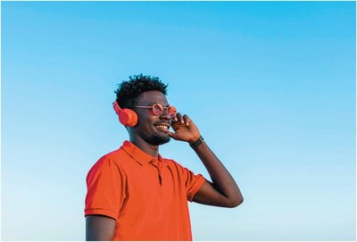 Red shirt reflecting red light
