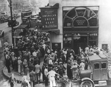 Historical bank run illustrating depositor panic