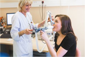 Patient undergoing pulmonary function test