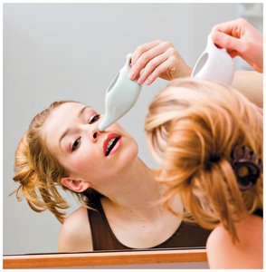 Using a neti pot for sinus irrigation