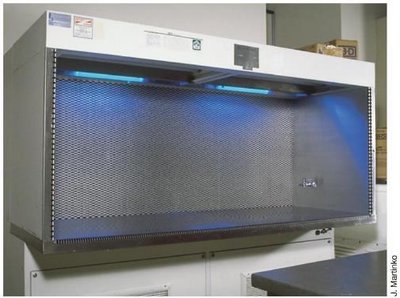 Laminar flow hood with UV light for decontamination
