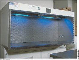 Laminar flow hood with UV light