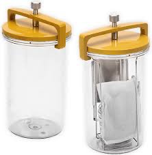Anaerobic jar for culturing anaerobic bacteria