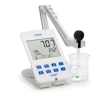 pH meter measuring solution pH
