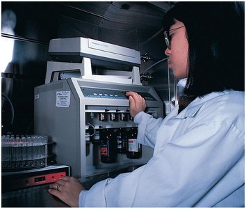 Automated DNA synthesizer