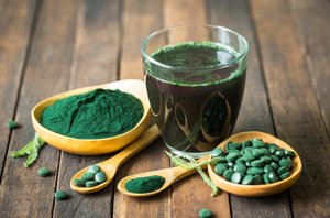 Spirulina powder and supplements