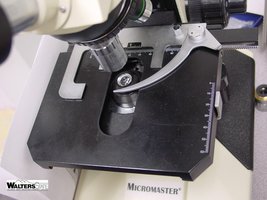 Microscope condenser and mechanical stage