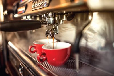 Espresso machine with two cups