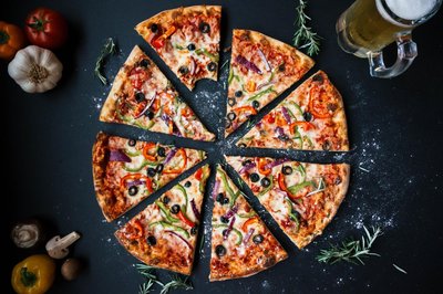 Pizza slices as an example of marginal analysis