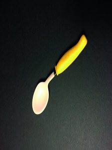 Adaptive spoon for feeding