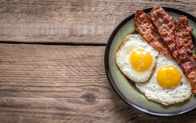 Plate with eggs and bacon, representing animal sources of fat