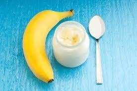 Pre-workout snack example: banana and yogurt