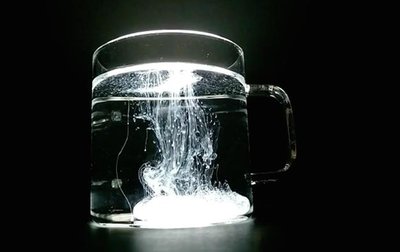 Water-soluble vitamin dissolving in water
