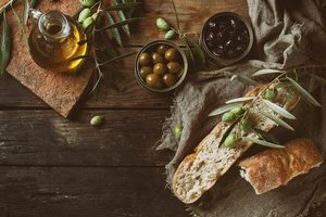Olive oil, olives, and bread as sources of dietary lipids