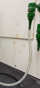 Water hose connection for reflux condenser