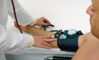 Measuring blood pressure with a sphygmomanometer