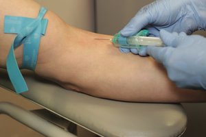 Venipuncture: tube removal