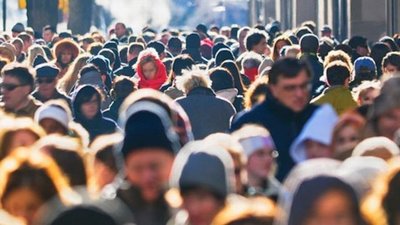 Crowded street analogy for electron drift
