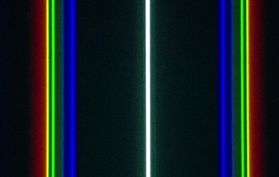 Diffraction grating with multiple slits