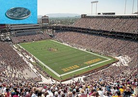 Comparison of atom and nucleus size using a dime and football field analogy