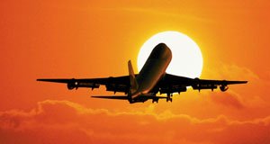 Airplane moving through Earth's magnetic field