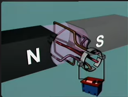 Voltage smoothing in DC generator with capacitors