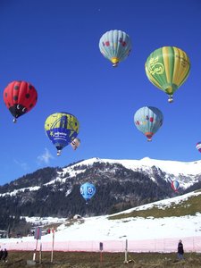 Hot air balloons illustrating gas expansion
