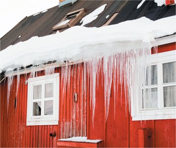 Snow patterns on roof showing heat leakage and insulation