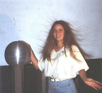 Van de Graaff Generator and Hair Repulsion