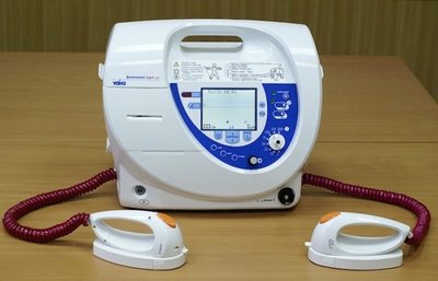 Defibrillator device