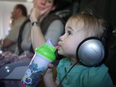 Ear popping due to pressure change in airplane