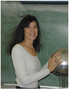 Person touching Van de Graaff generator with hair standing up