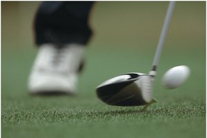 Golf club delivering impulse to ball
