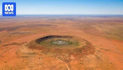 Meteorite impact crater (Wolfe Creek Crater, WA)